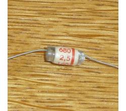 Kondensator 680 pF 160 V 2,5% axial Koweg